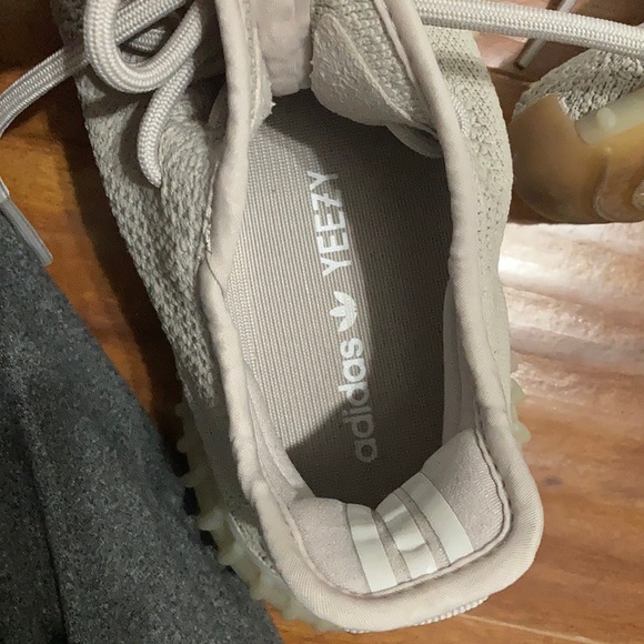 Yeezy Boost 350 V2 (size 6.5 mens or 8.5 women’s) - Picture 5 of 6